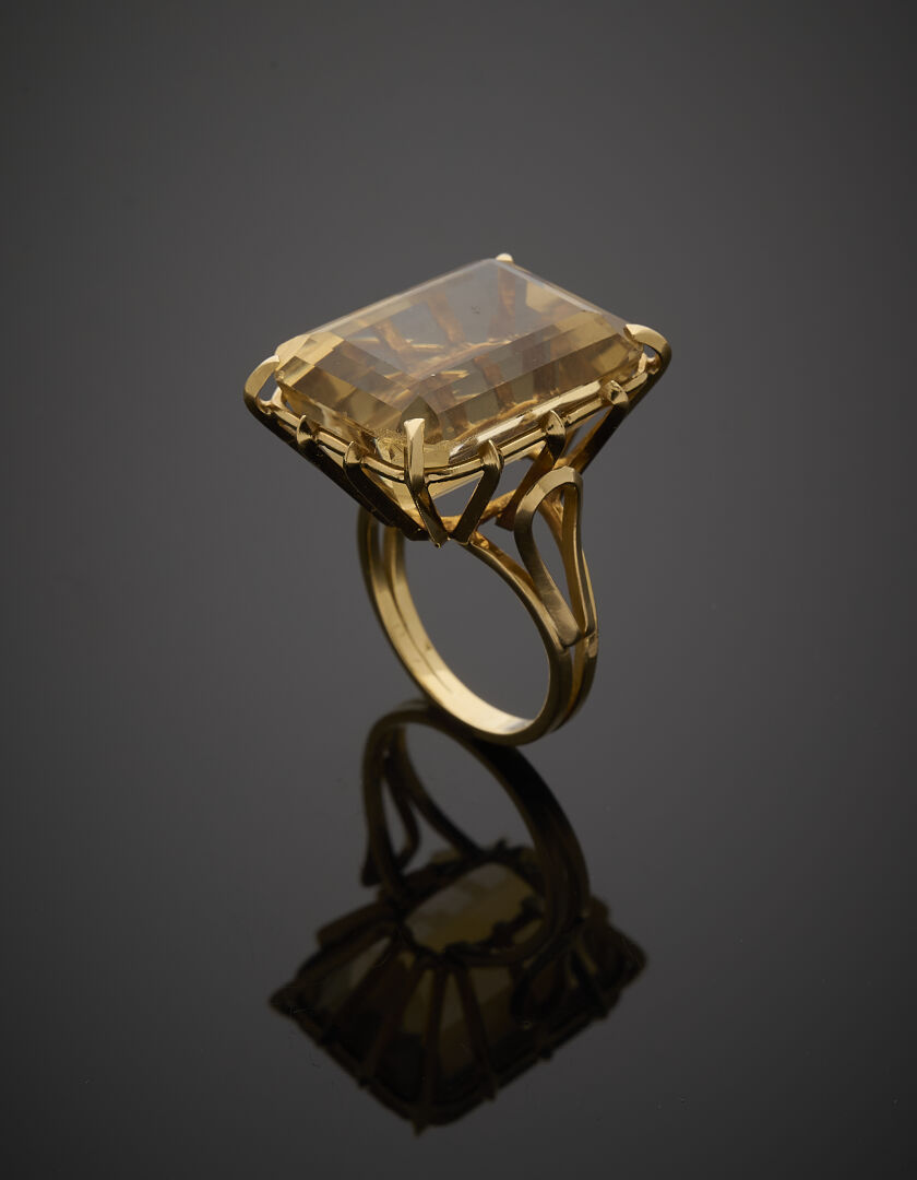 Lot 8 - vente 1142 - BAGUE en fils d'or jaune… - 2025-08-08T10:00 2 Lot 8 - vente 1142 - BAGUE en fils d'or jaune… - 2025-08-08T10:00 – Image 2