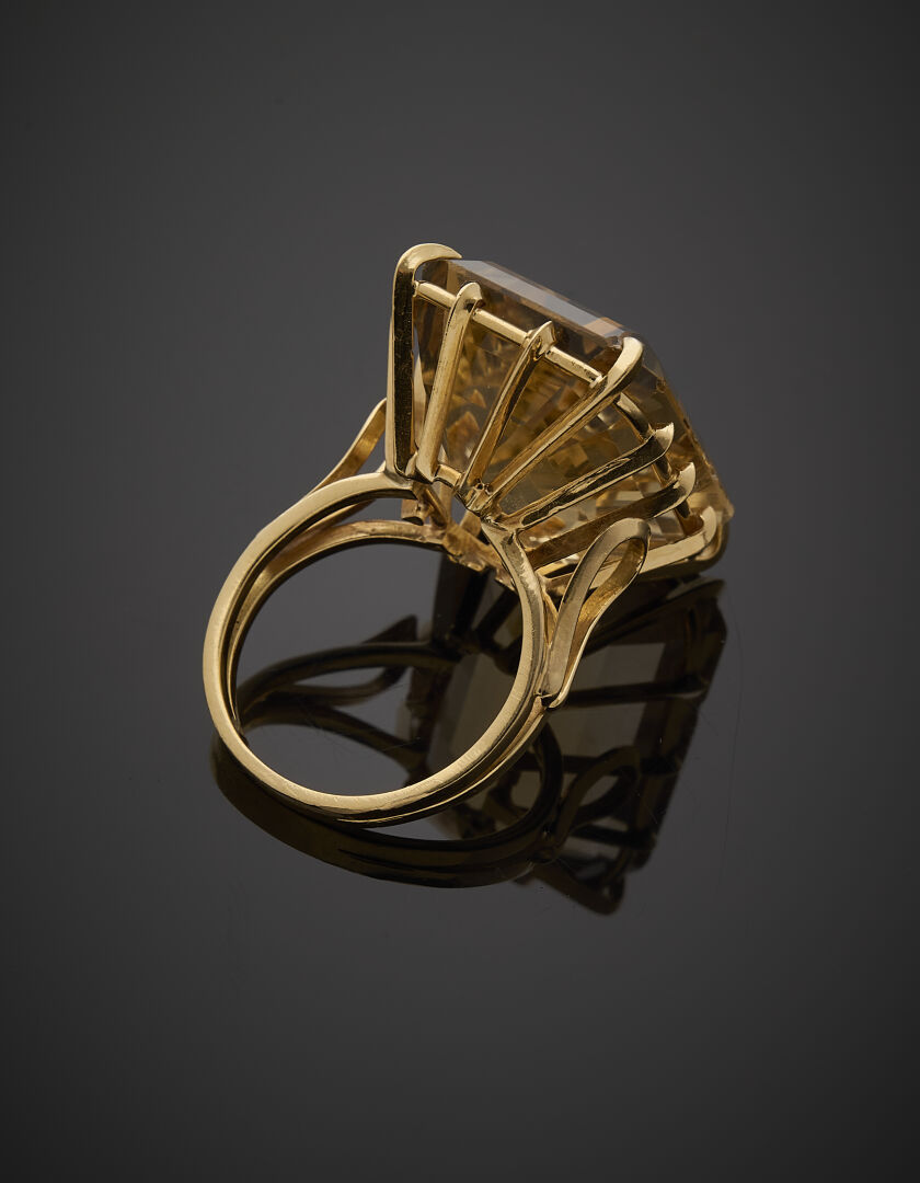 Lot 8 - vente 1142 - BAGUE en fils d'or jaune… - 2025-08-08T10:00 3 Lot 8 - vente 1142 - BAGUE en fils d'or jaune… - 2025-08-08T10:00 – Image 3