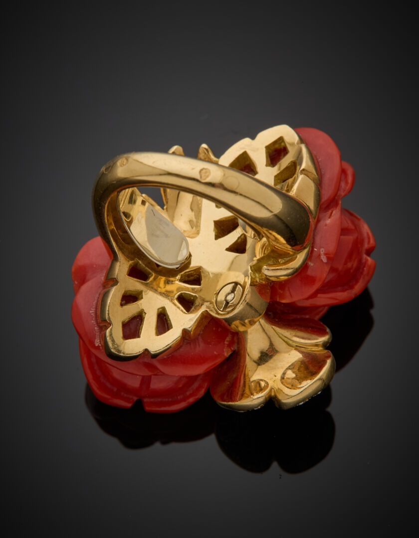 Lot 573 - vente 1142 - Importante BAGUE "deux roses" en… - 2025-08-08T10:00 4 Lot 573 - vente 1142 - Importante BAGUE "deux roses" en… - 2025-08-08T10:00 – Image 4