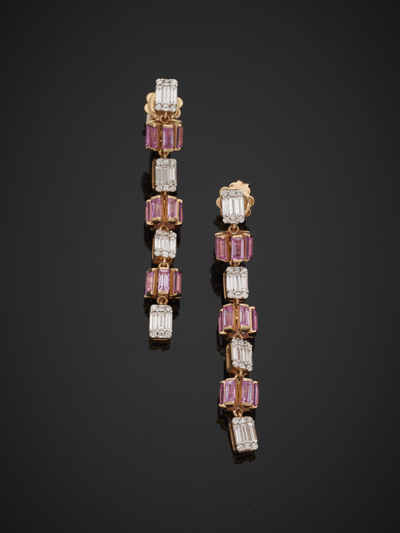 Lot 77 - vente 1142 - Paire de PENDANTS d'OREILLES en… - 2025-08-08T10:00 1 Lot 77 - vente 1142 - Paire de PENDANTS d'OREILLES en… - 2025-08-08T10:00
