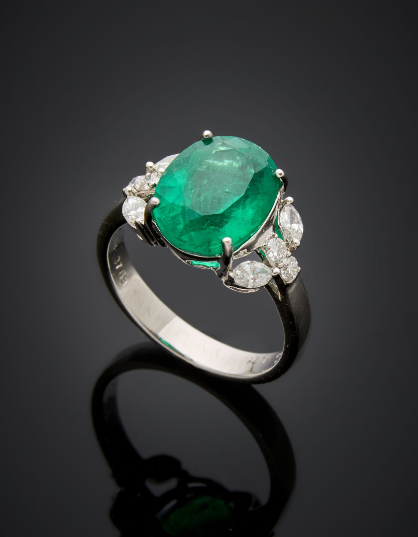 Lot 544 - vente 1142 - BAGUE en or gris (750‰)… - 2025-08-08T10:00 1 Lot 544 - vente 1142 - BAGUE en or gris (750‰)… - 2025-08-08T10:00