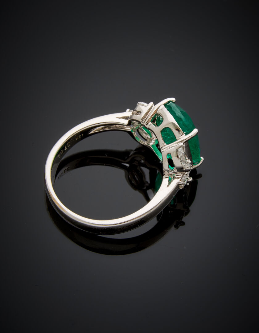 Lot 544 - vente 1142 - BAGUE en or gris (750‰)… - 2025-08-08T10:00 3 Lot 544 - vente 1142 - BAGUE en or gris (750‰)… - 2025-08-08T10:00 – Image 3