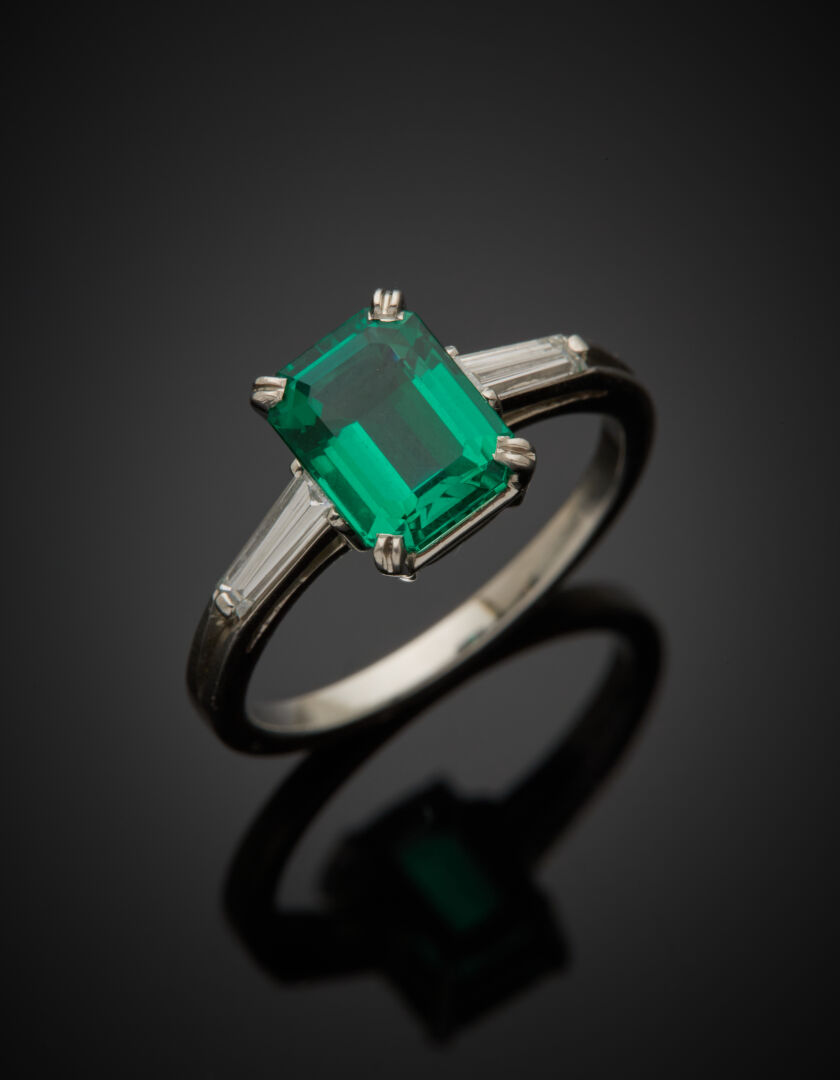 Lot 399 - vente 1142 - BAGUE en platine (min. 800‰)… - 2025-08-08T10:00 2 Lot 399 - vente 1142 - BAGUE en platine (min. 800‰)… - 2025-08-08T10:00 – Image 2