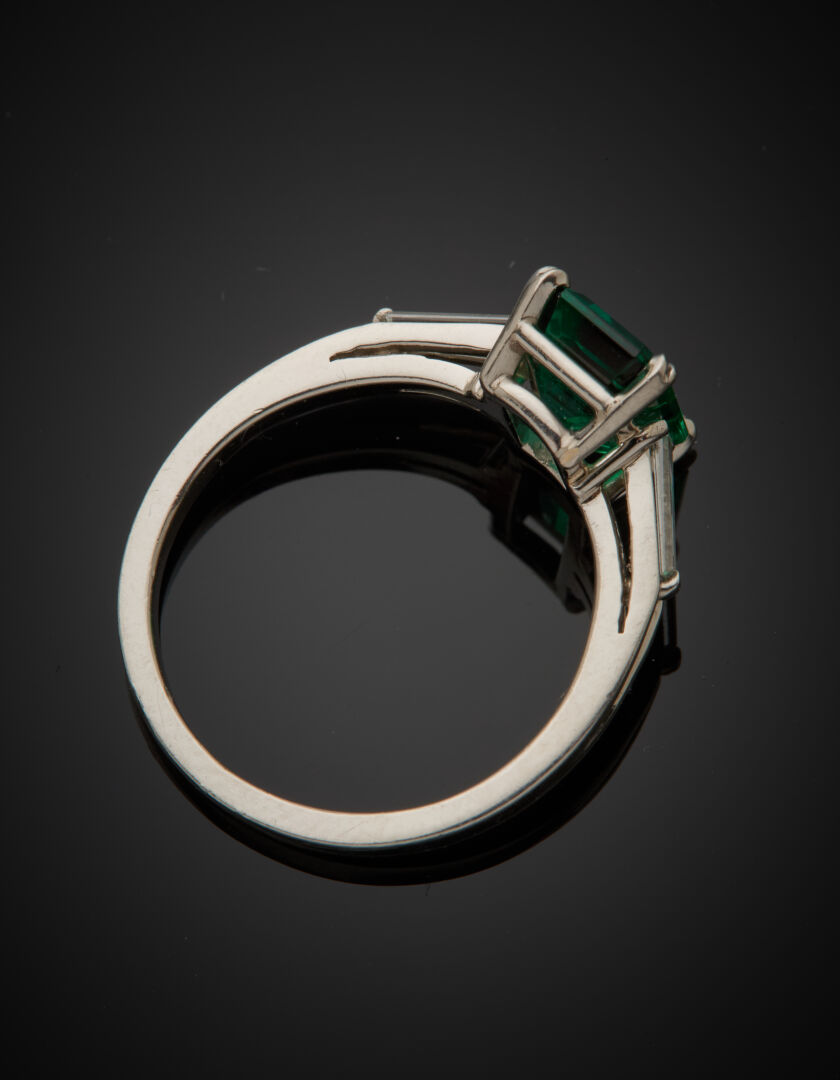 Lot 399 - vente 1142 - BAGUE en platine (min. 800‰)… - 2025-08-08T10:00 3 Lot 399 - vente 1142 - BAGUE en platine (min. 800‰)… - 2025-08-08T10:00 – Image 3