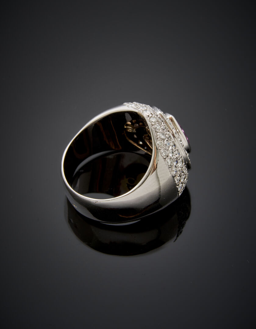 Lot 546 - vente 1142 - Important BAGUE "cœur" en or… - 2025-08-08T10:00 3 Lot 546 - vente 1142 - Important BAGUE "cœur" en or… - 2025-08-08T10:00 – Image 3