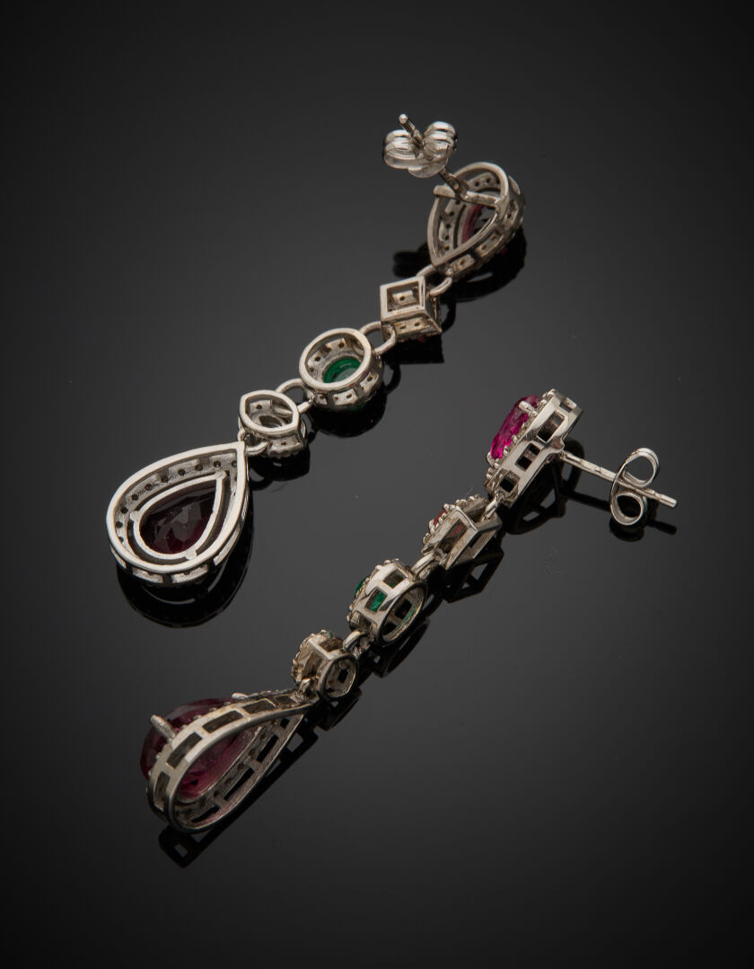 Lot 508 - vente 1142 - Paire de PENDANTS d'OREILLES en… - 2025-08-08T10:00 2 Lot 508 - vente 1142 - Paire de PENDANTS d'OREILLES en… - 2025-08-08T10:00 – Image 2
