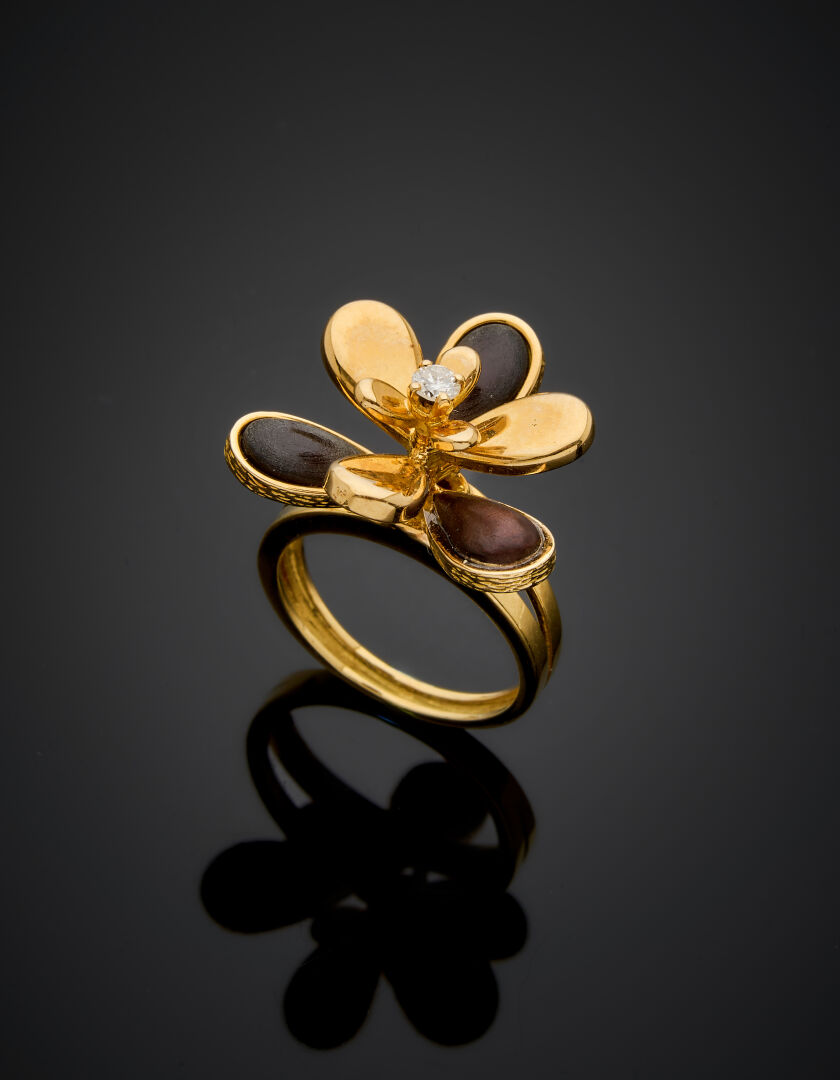 Lot 487 - vente 1142 - BAGUE "fleur" en or jaune… - 2025-08-08T10:00 1 Lot 487 - vente 1142 - BAGUE "fleur" en or jaune… - 2025-08-08T10:00