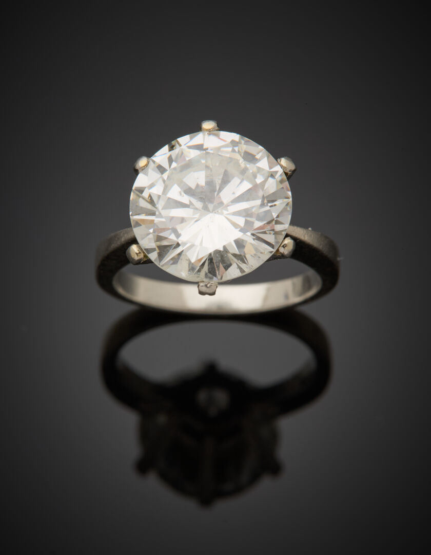 Lot 410 - vente 1142 - BAGUE solitaire en platine (min.… - 2025-08-08T10:00 1 Lot 410 - vente 1142 - BAGUE solitaire en platine (min.… - 2025-08-08T10:00