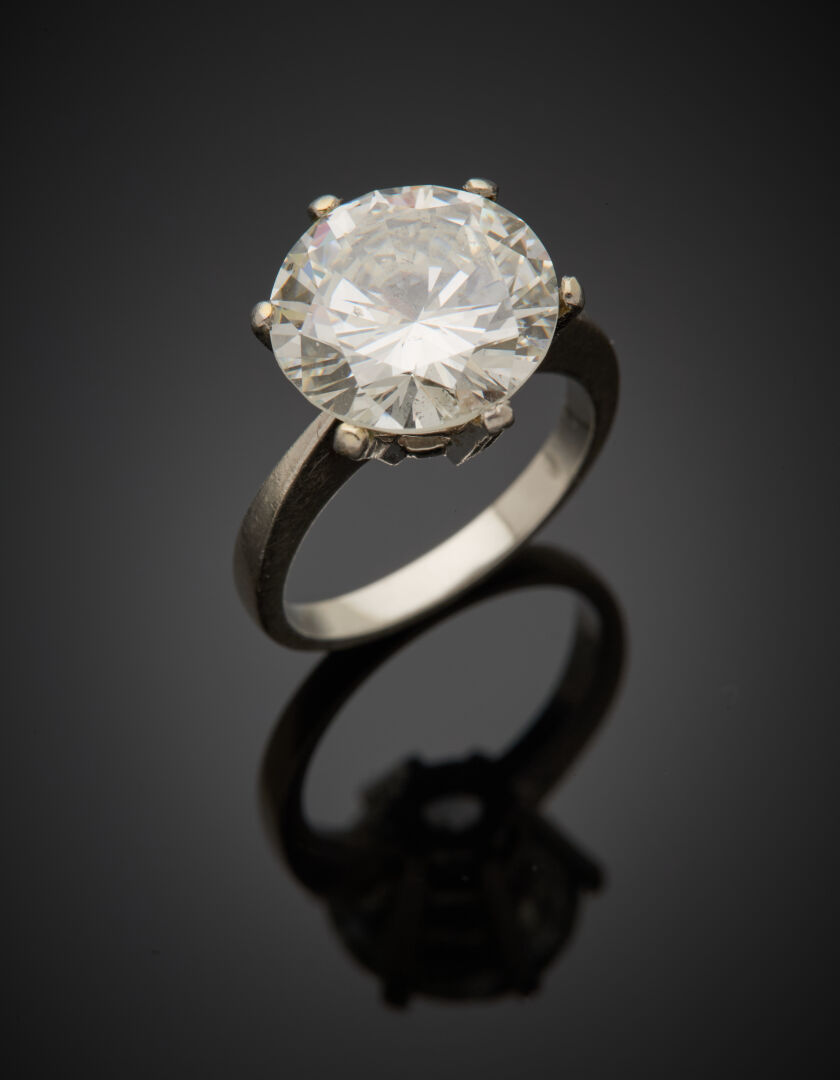Lot 410 - vente 1142 - BAGUE solitaire en platine (min.… - 2025-08-08T10:00 2 Lot 410 - vente 1142 - BAGUE solitaire en platine (min.… - 2025-08-08T10:00 – Image 2