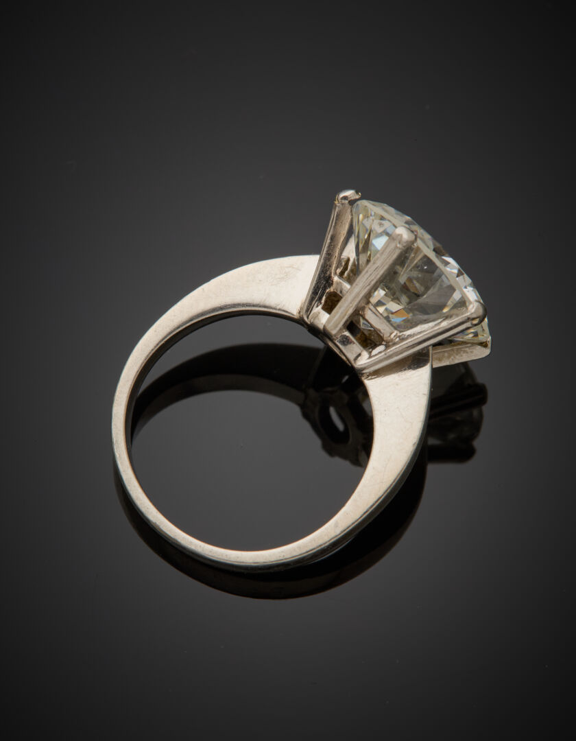 Lot 410 - vente 1142 - BAGUE solitaire en platine (min.… - 2025-08-08T10:00 3 Lot 410 - vente 1142 - BAGUE solitaire en platine (min.… - 2025-08-08T10:00 – Image 3