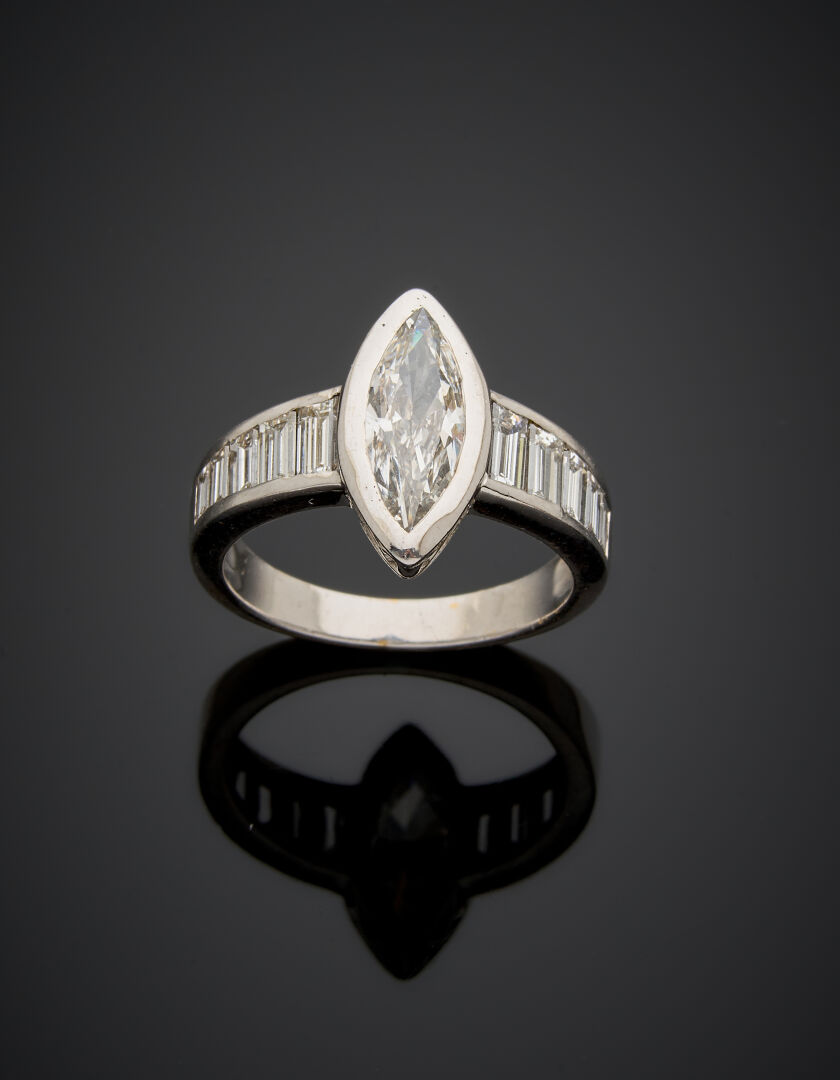 Lot 494 - vente 1142 - BAGUE "marquise" en or gris… - 2025-08-08T10:00 2 Lot 494 - vente 1142 - BAGUE "marquise" en or gris… - 2025-08-08T10:00 – Image 2