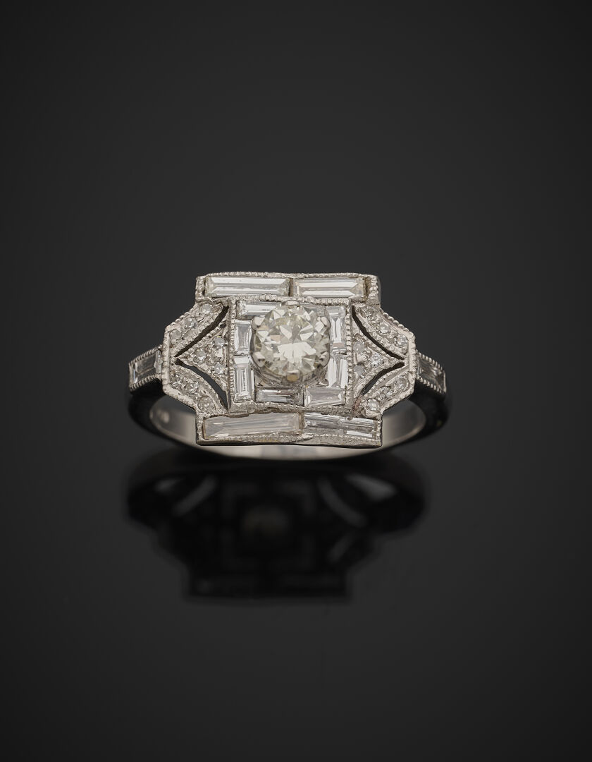 Lot 525 - vente 1142 - BAGUE géométrique en or gris… - 2025-08-08T10:00 1 Lot 525 - vente 1142 - BAGUE géométrique en or gris… - 2025-08-08T10:00