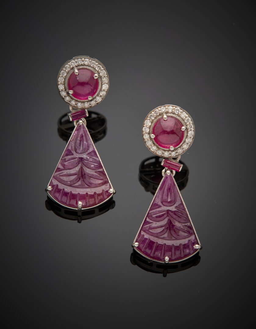 Lot 530 - vente 1142 - Paire de PENDANTS d'OREILLES en… - 2025-08-08T10:00 1 Lot 530 - vente 1142 - Paire de PENDANTS d'OREILLES en… - 2025-08-08T10:00