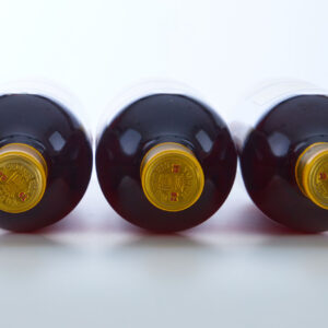 Lot 1033 - vente 1143 - 3 Bouteilles CHÂTEAU D'YQUEM - 1982… - 2025-08-10T14:30 3 1520063968 4