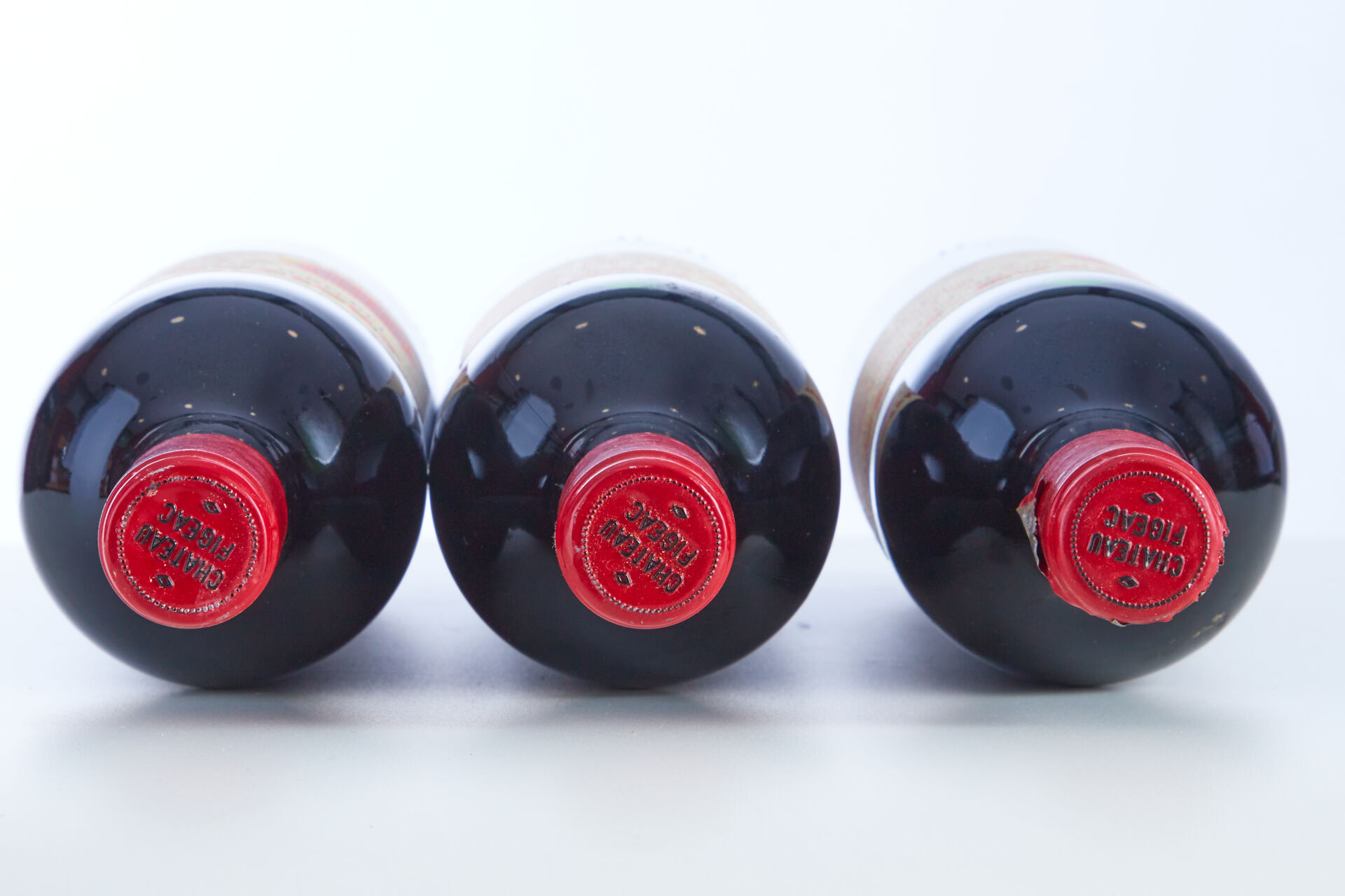 Lot 1252 - vente 1143 - 3 Bouteilles CHÂTEAU FIGEAC - 1988… - 2025-08-10T14:30 2 Lot 1252 - vente 1143 - 3 Bouteilles CHÂTEAU FIGEAC - 1988… - 2025-08-10T14:30 – Image 2