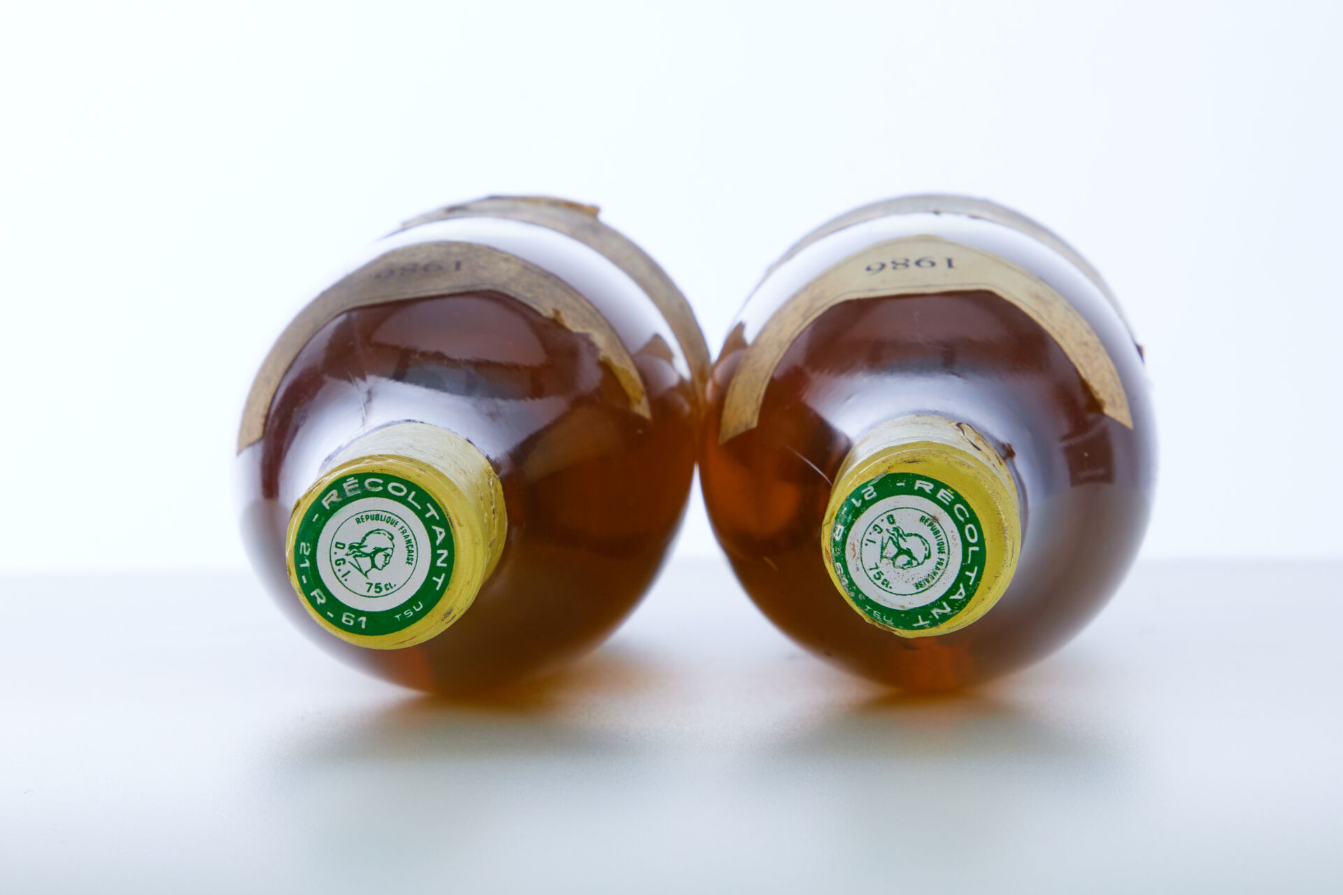 Lot 1025 - vente 1143 - 2 Bouteilles PULIGNY-MONTRACHET LES TREMBLOTS - 1986… - 2025-08-10T14:30 2 Lot 1025 - vente 1143 - 2 Bouteilles PULIGNY-MONTRACHET LES TREMBLOTS - 1986… - 2025-08-10T14:30 – Image 2