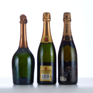 Lot 1372 - vente 1143 - ENSEMBLE DE 3 BOUTEILLES comprenant:… - 2025-08-10T14:30 3 2069061607 2