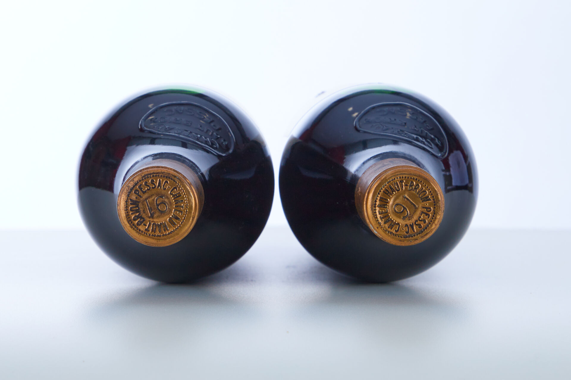 Lot 1234 - vente 1143 - 2 Bouteilles CHÂTEAU HAUT-BRION - 1991… - 2025-08-10T14:30 2 Lot 1234 - vente 1143 - 2 Bouteilles CHÂTEAU HAUT-BRION - 1991… - 2025-08-10T14:30 – Image 2