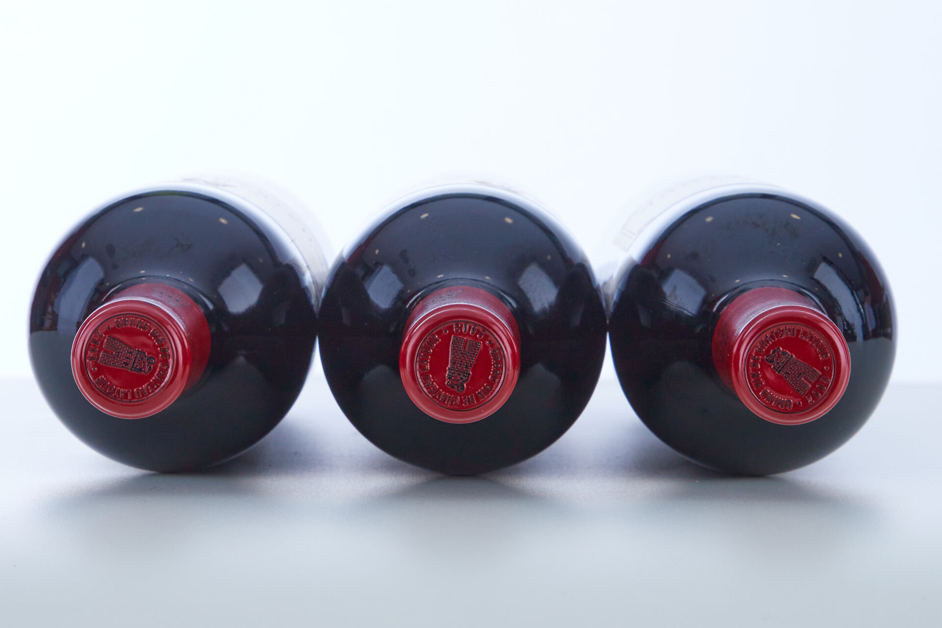 Lot 1245 - vente 1143 - 3 Bouteilles CHÂTEAU LATOUR - 2003… - 2025-08-10T14:30 3 Lot 1245 - vente 1143 - 3 Bouteilles CHÂTEAU LATOUR - 2003… - 2025-08-10T14:30 – Image 3