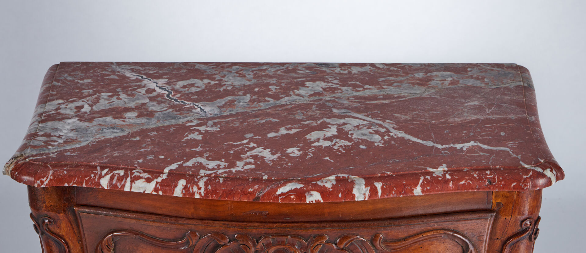 Lot 69 - vente 1183 - PETITE COMMODE SAUTEUSE… - 2025-11-06T14:30 4 Lot 69 - vente 1183 - PETITE COMMODE SAUTEUSE… - 2025-11-06T14:30 – Image 4
