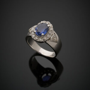Alternative view of Lot 109 - vente 1242 - BAGUE "marguerite moderne" en or… - 2026-04-22T14:30
