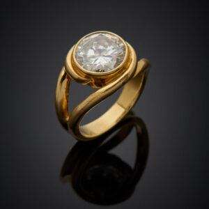 Alternative view of Lot 101 - vente 1242 - BAGUE solitaire "Astragale" en or… - 2026-04-22T14:30