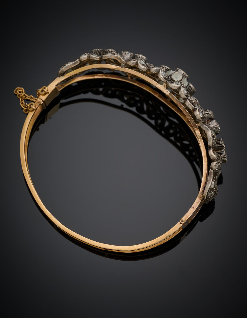 Lot 164 - vente 1244 - BRACELET rigide ouvrant en or… - 2026-08-07T10:00 2 Lot 164 - vente 1244 - BRACELET rigide ouvrant en or… - 2026-08-07T10:00 – Image 2