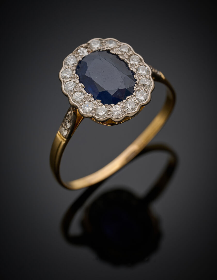 Lot 128 - vente 1244 - BAGUE "marguerite" en or jaune… - 2026-08-07T10:00 2 Lot 128 - vente 1244 - BAGUE "marguerite" en or jaune… - 2026-08-07T10:00 – Image 2