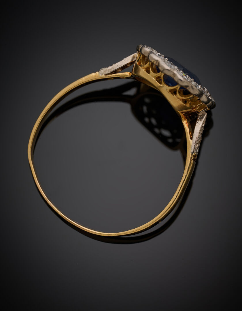 Lot 128 - vente 1244 - BAGUE "marguerite" en or jaune… - 2026-08-07T10:00 3 Lot 128 - vente 1244 - BAGUE "marguerite" en or jaune… - 2026-08-07T10:00 – Image 3