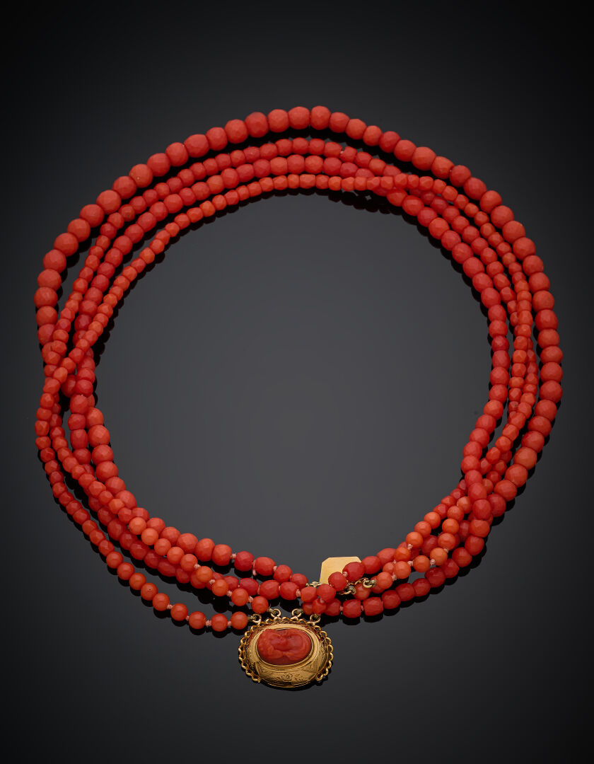 Lot 160 - vente 1244 - COLLIER composé de quatre rangs… - 2026-08-07T10:00 1 Lot 160 - vente 1244 - COLLIER composé de quatre rangs… - 2026-08-07T10:00