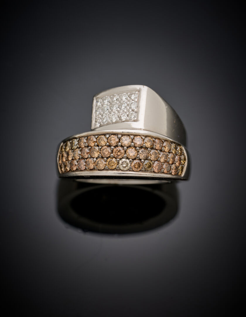 Lot 301 - vente 1244 - Importante BAGUE asymétrique en or… - 2026-08-07T10:00 1 Lot 301 - vente 1244 - Importante BAGUE asymétrique en or… - 2026-08-07T10:00