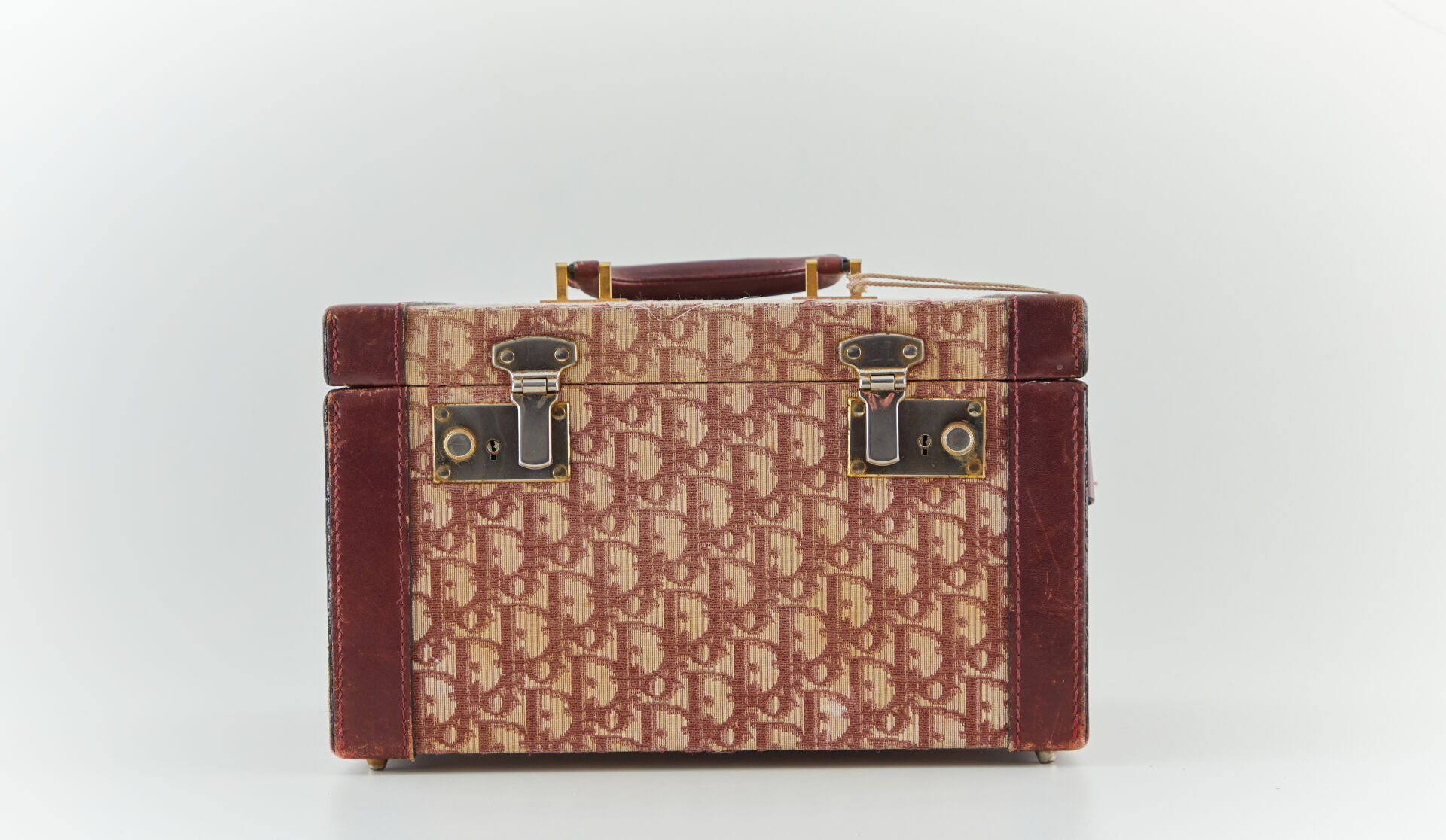 Lot 16 - vente 1318 - CHRISTIAN DIOR - VANITY… - 2026-07-22T20:00 3 Lot 16 - vente 1318 - CHRISTIAN DIOR - VANITY… - 2026-07-22T20:00 – Image 3