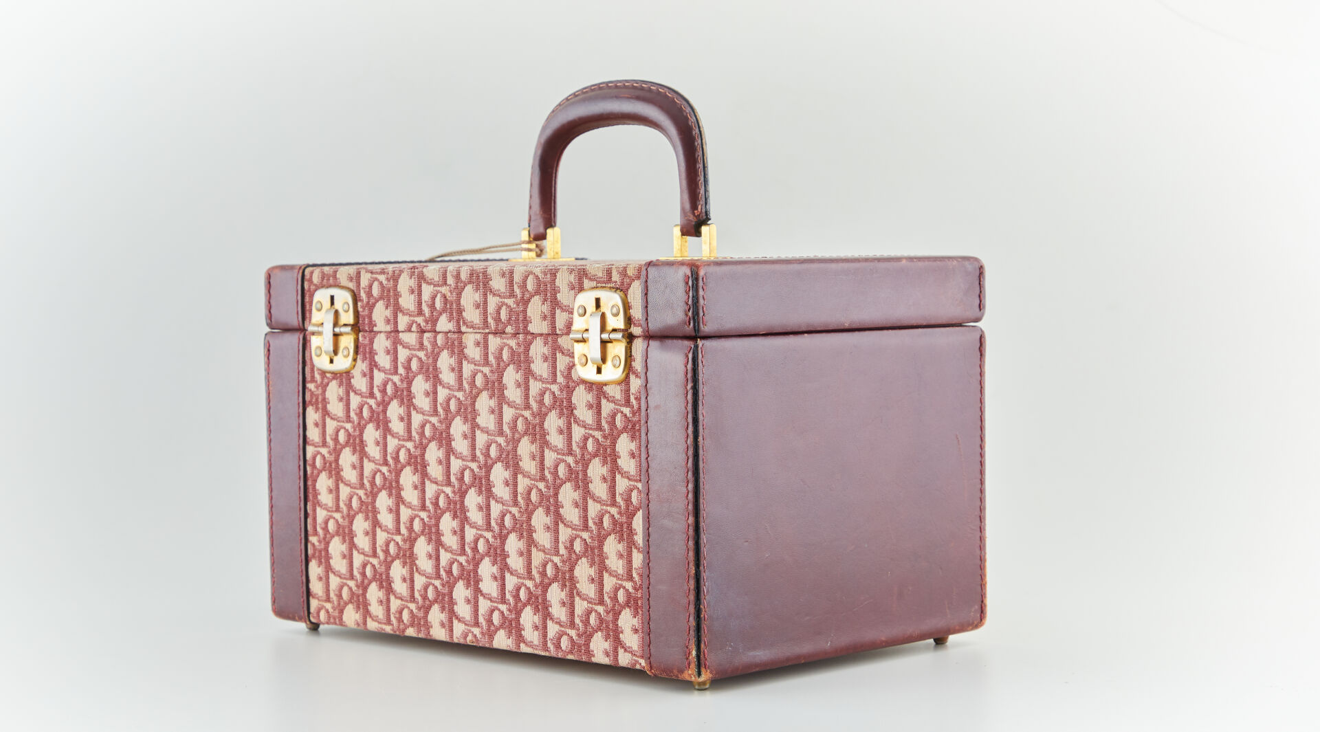 Lot 16 - vente 1318 - CHRISTIAN DIOR - VANITY… - 2026-07-22T20:00 4 Lot 16 - vente 1318 - CHRISTIAN DIOR - VANITY… - 2026-07-22T20:00 – Image 4