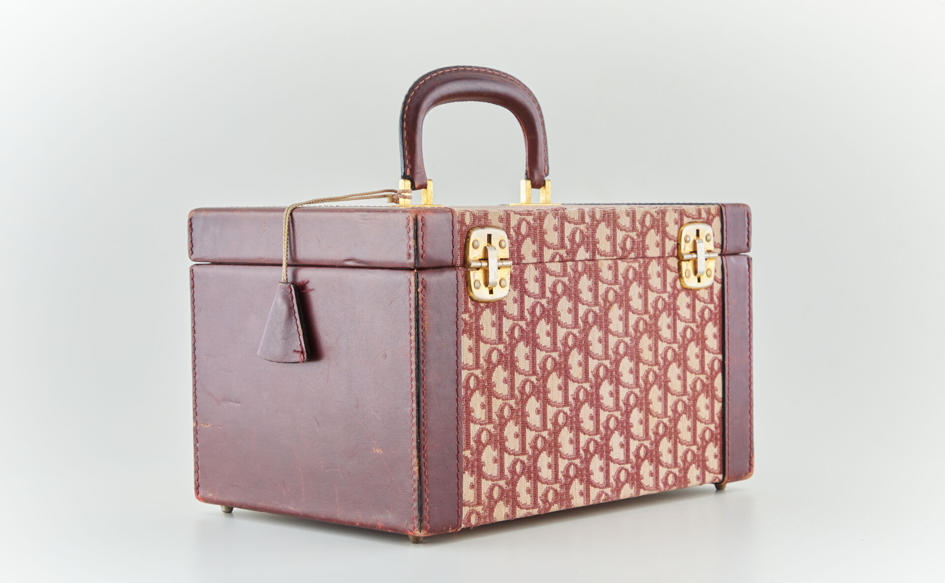 Lot 16 - vente 1318 - CHRISTIAN DIOR - VANITY… - 2026-07-22T20:00 5 Lot 16 - vente 1318 - CHRISTIAN DIOR - VANITY… - 2026-07-22T20:00 – Image 5