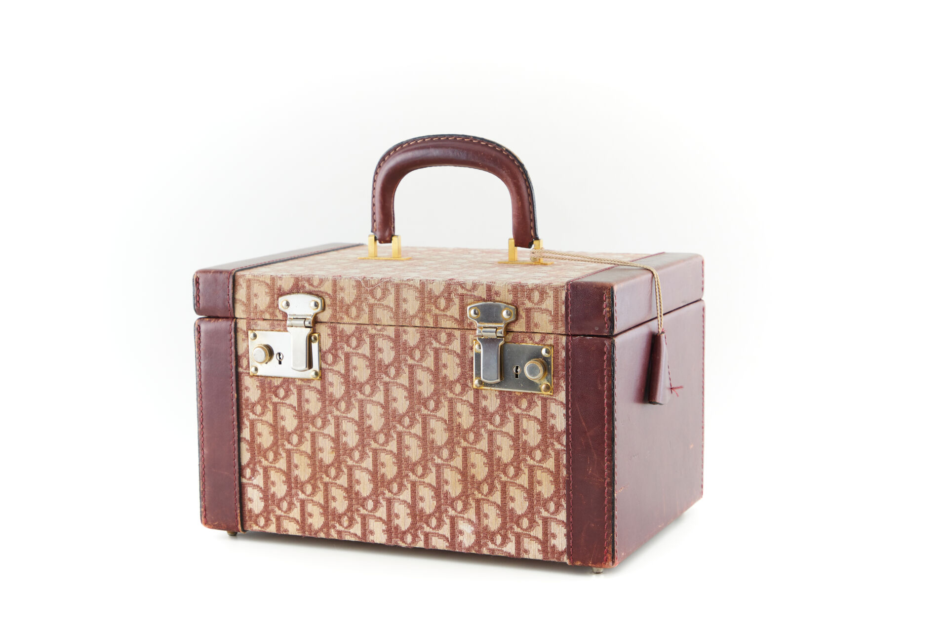 Lot 16 - vente 1318 - CHRISTIAN DIOR - VANITY… - 2026-07-22T20:00 1 Lot 16 - vente 1318 - CHRISTIAN DIOR - VANITY… - 2026-07-22T20:00