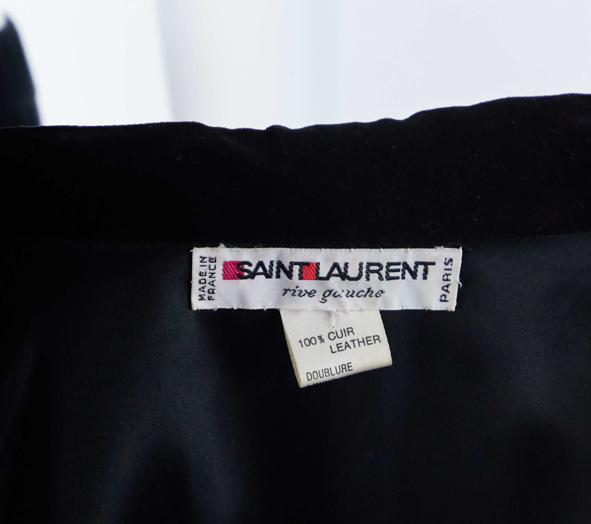 Lot 86 - vente 1318 - SAINT LAURENT RIVE GAUCHE - MANTEAU… - 2026-07-22T20:00 5 Lot 86 - vente 1318 - SAINT LAURENT RIVE GAUCHE - MANTEAU… - 2026-07-22T20:00 – Image 5