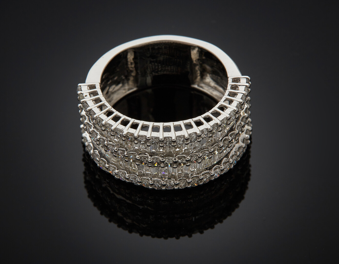 Lot 428 - vente 595 - BAGUE "bandeau" en or gris… - 2021-08-08T10:00 2 Lot 428 - vente 595 - BAGUE "bandeau" en or gris… - 2021-08-08T10:00 – Image 2
