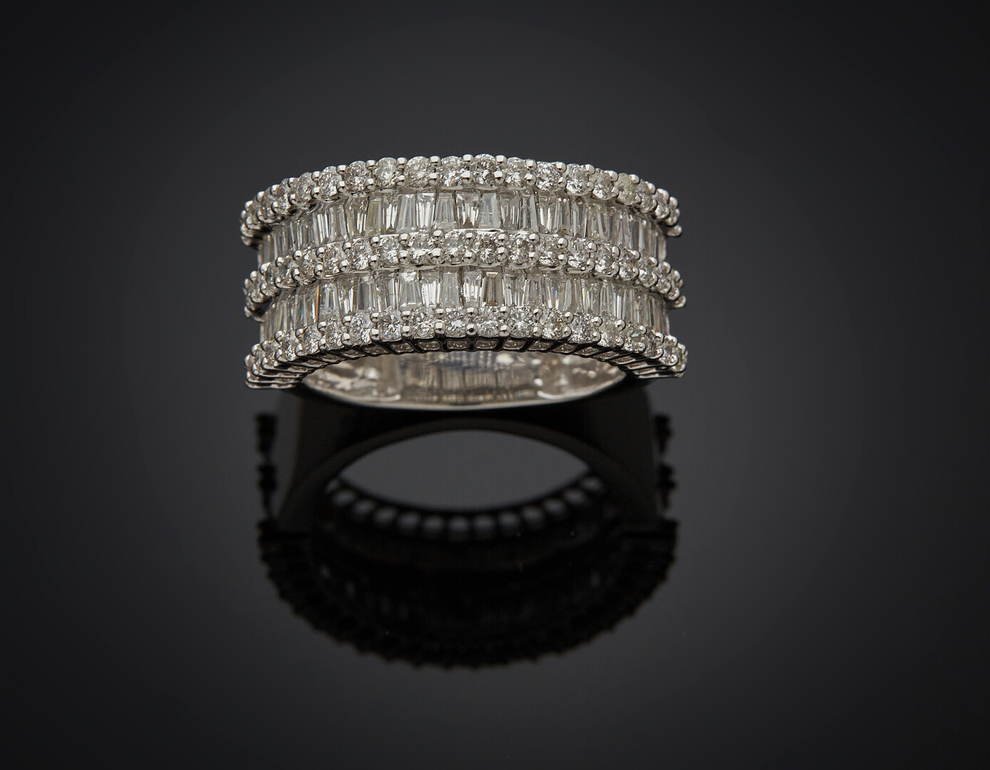 Lot 428 - vente 595 - BAGUE "bandeau" en or gris… - 2021-08-08T10:00 1 Lot 428 - vente 595 - BAGUE "bandeau" en or gris… - 2021-08-08T10:00