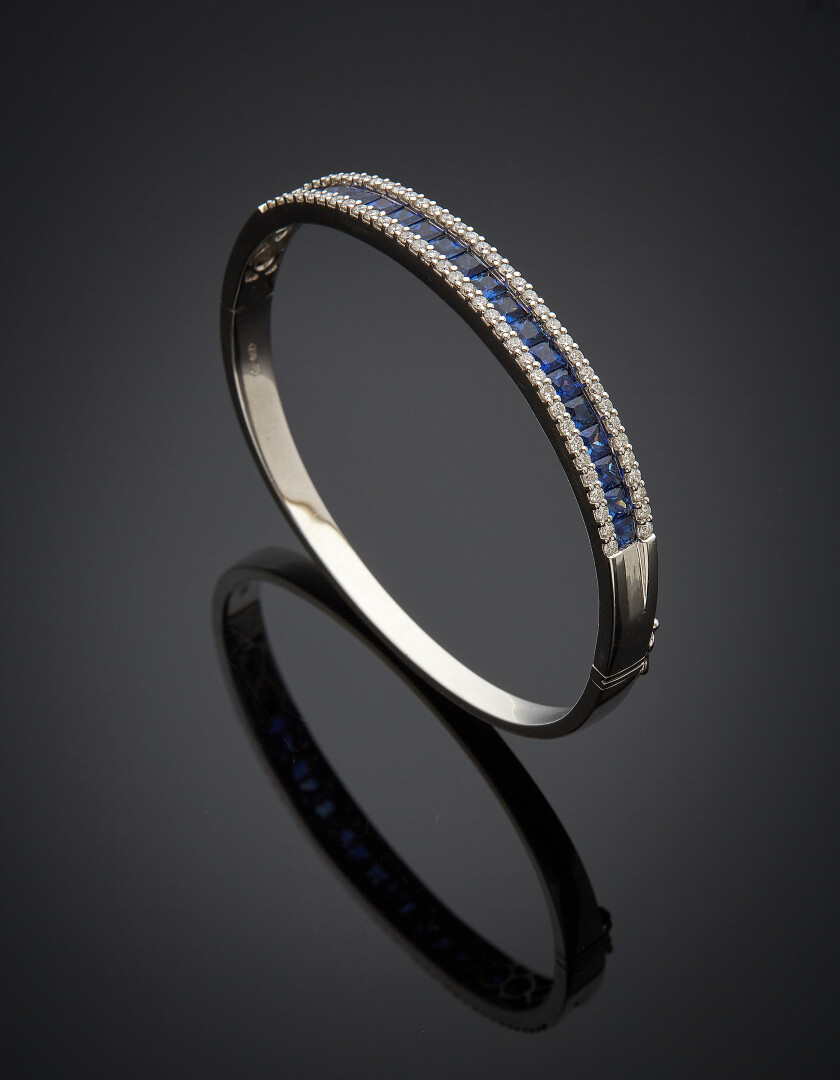 Lot 581 - vente 595 - BRACELET rigide ouvrant en or… - 2021-08-08T10:00 2 Lot 581 - vente 595 - BRACELET rigide ouvrant en or… - 2021-08-08T10:00 – Image 2