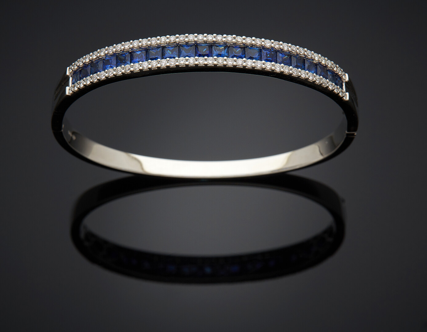 Lot 581 - vente 595 - BRACELET rigide ouvrant en or… - 2021-08-08T10:00 1 Lot 581 - vente 595 - BRACELET rigide ouvrant en or… - 2021-08-08T10:00