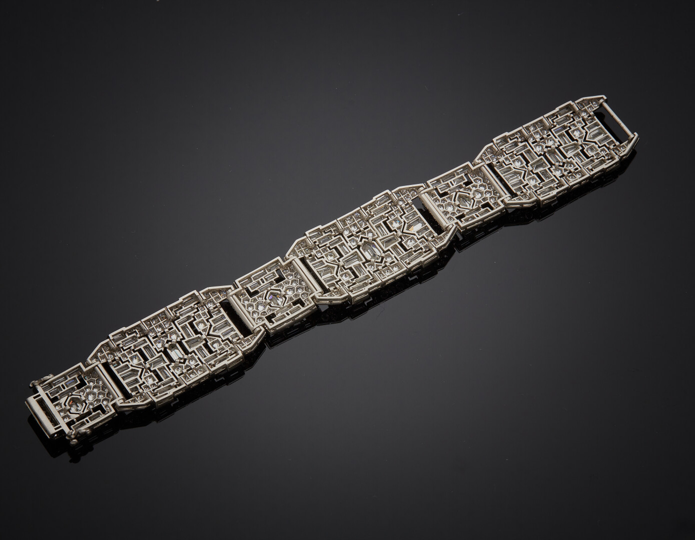 Lot 777 - vente 595 - Rare BRACELET "manchette" géométrique en… - 2021-08-08T10:00 3 Lot 777 - vente 595 - Rare BRACELET "manchette" géométrique en… - 2021-08-08T10:00 – Image 3