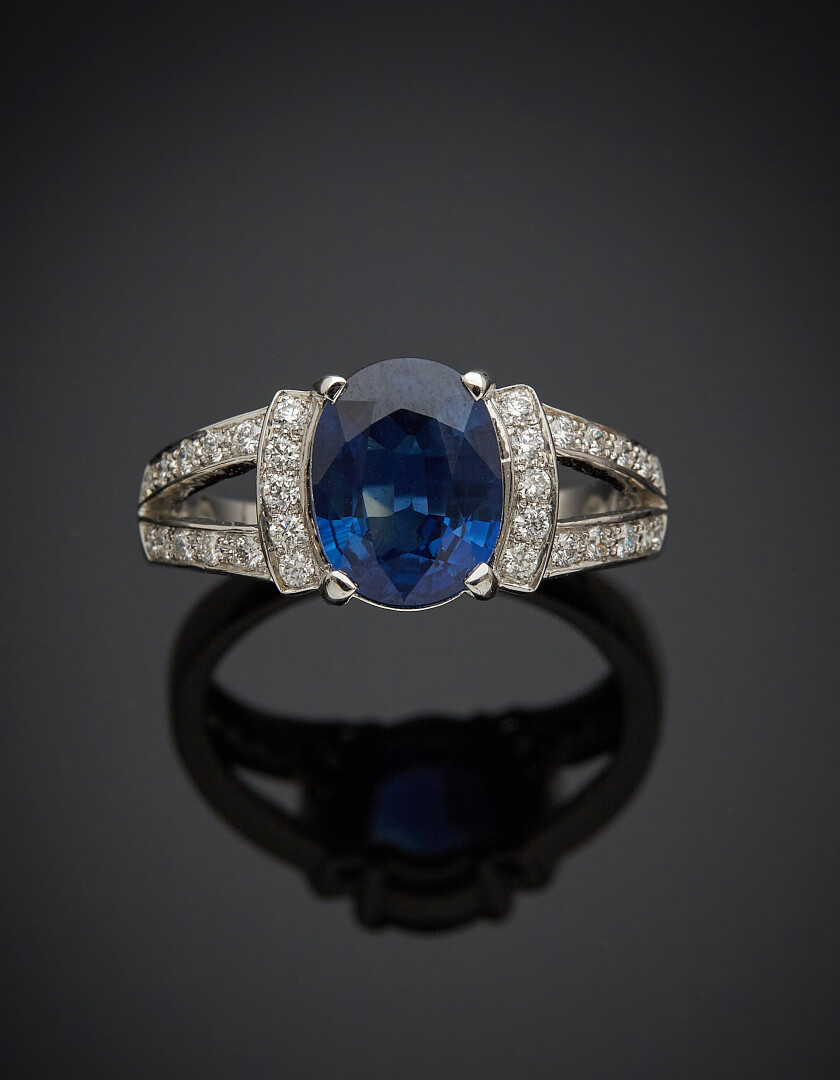 Lot 423 - vente 595 - BAGUE en or gris (750‰)… - 2021-08-08T10:00 1 Lot 423 - vente 595 - BAGUE en or gris (750‰)… - 2021-08-08T10:00