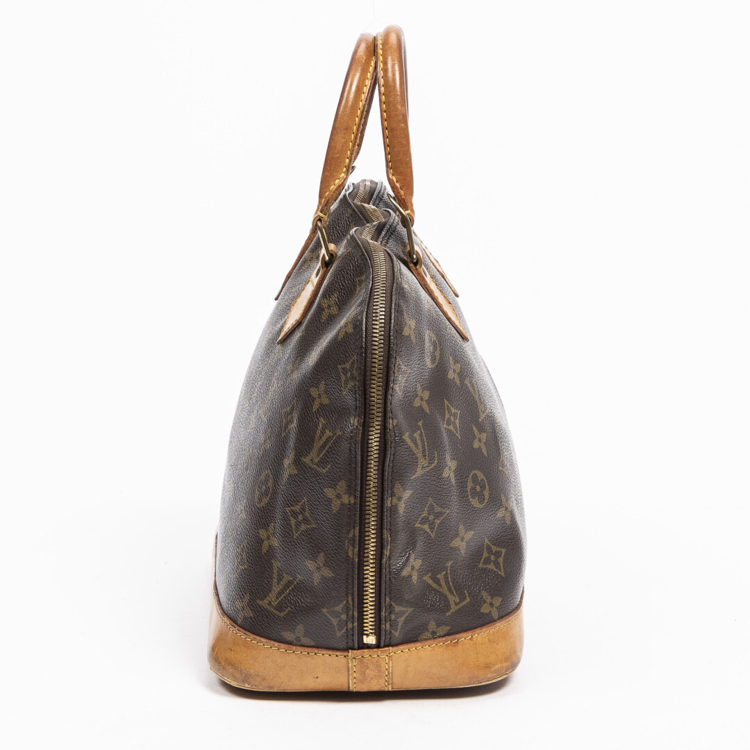 Lot 1031 - vente 676 - VENTE DE PRESTIGE : MODE VINTAGE - 2021-08-08T20:00 3 Lot 1031 - vente 676 - VENTE DE PRESTIGE : MODE VINTAGE - 2021-08-08T20:00 – Image 3
