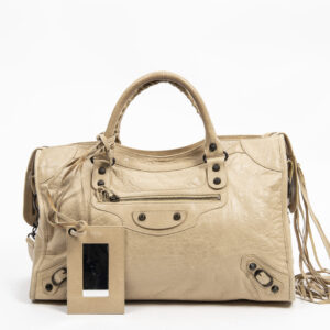 Lot 910 - vente 676 - VENTE DE PRESTIGE : MODE VINTAGE - 2021-08-08T20:00
