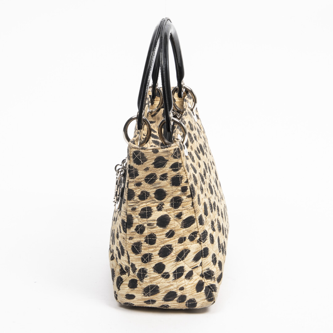Lot 957 - vente 676 - VENTE DE PRESTIGE : MODE VINTAGE - 2021-08-08T20:00 3 Lot 957 - vente 676 - VENTE DE PRESTIGE : MODE VINTAGE - 2021-08-08T20:00 – Image 3