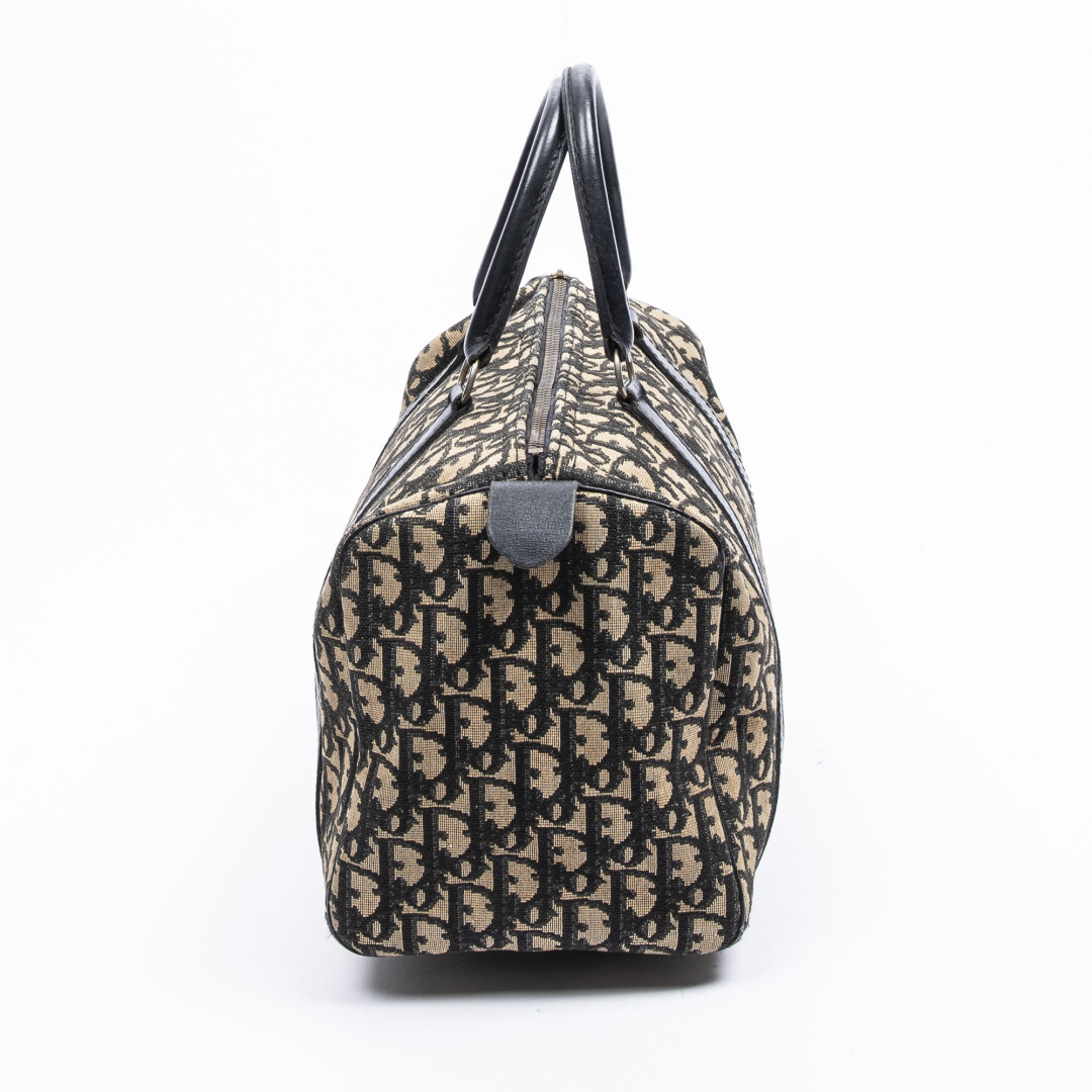 Lot 965 - vente 676 - VENTE DE PRESTIGE : MODE VINTAGE - 2021-08-08T20:00 4 Lot 965 - vente 676 - VENTE DE PRESTIGE : MODE VINTAGE - 2021-08-08T20:00 – Image 4