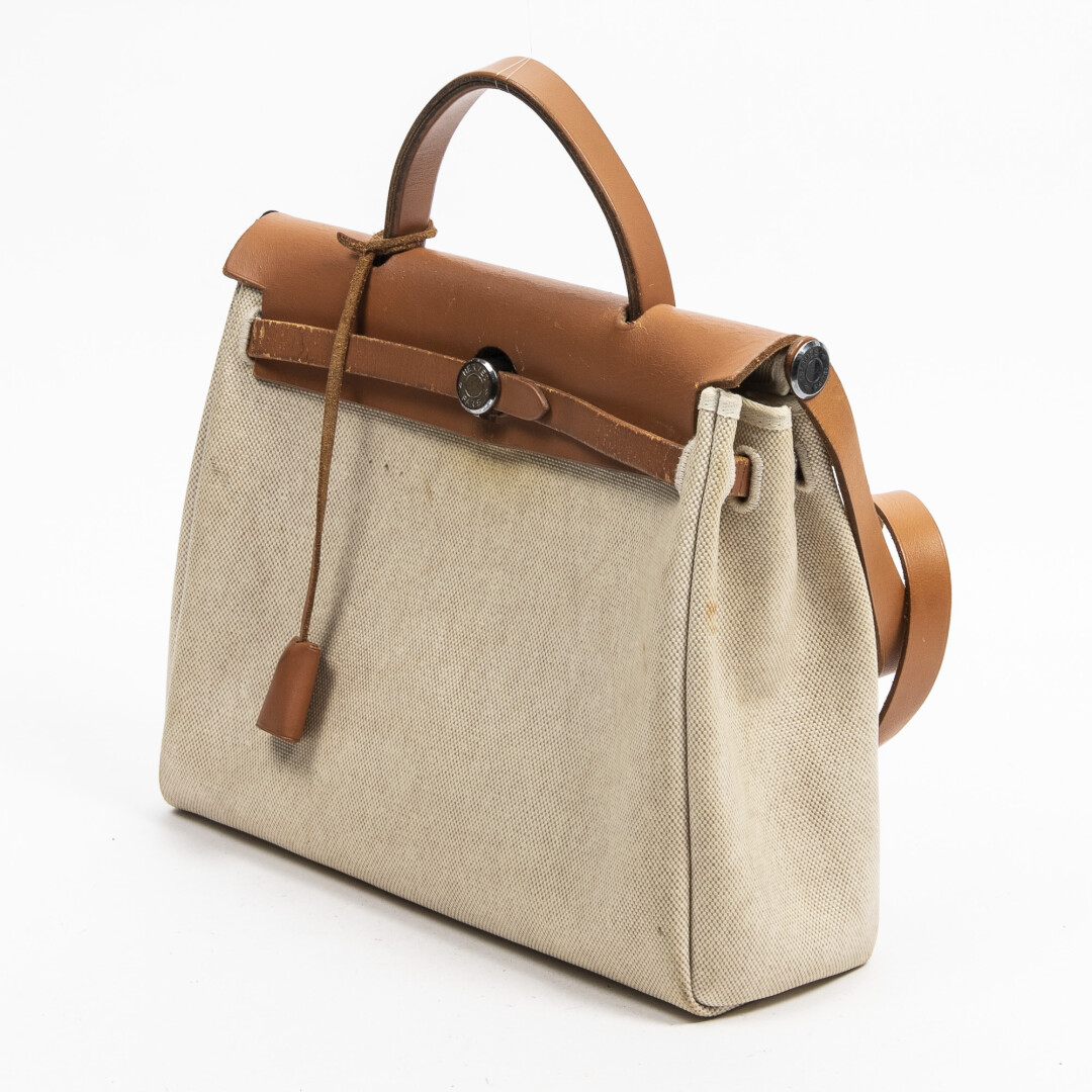 Lot 987 - vente 676 - VENTE DE PRESTIGE : MODE VINTAGE - 2021-08-08T20:00 2 Lot 987 - vente 676 - VENTE DE PRESTIGE : MODE VINTAGE - 2021-08-08T20:00 – Image 2