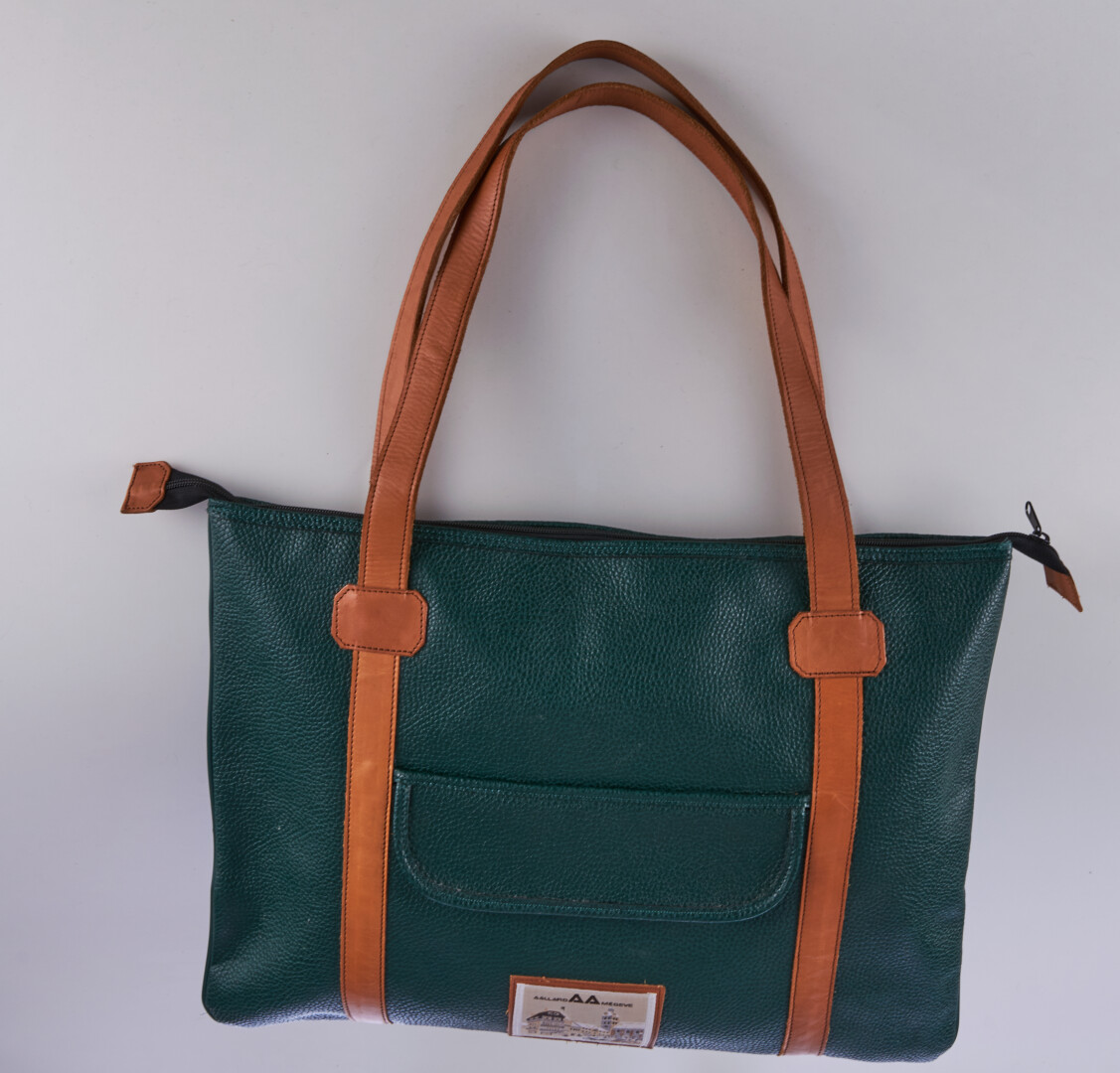 Lot 813 - vente 676 - VENTE DE PRESTIGE : MODE VINTAGE - 2021-08-08T20:00 2 Lot 813 - vente 676 - VENTE DE PRESTIGE : MODE VINTAGE - 2021-08-08T20:00 – Image 2
