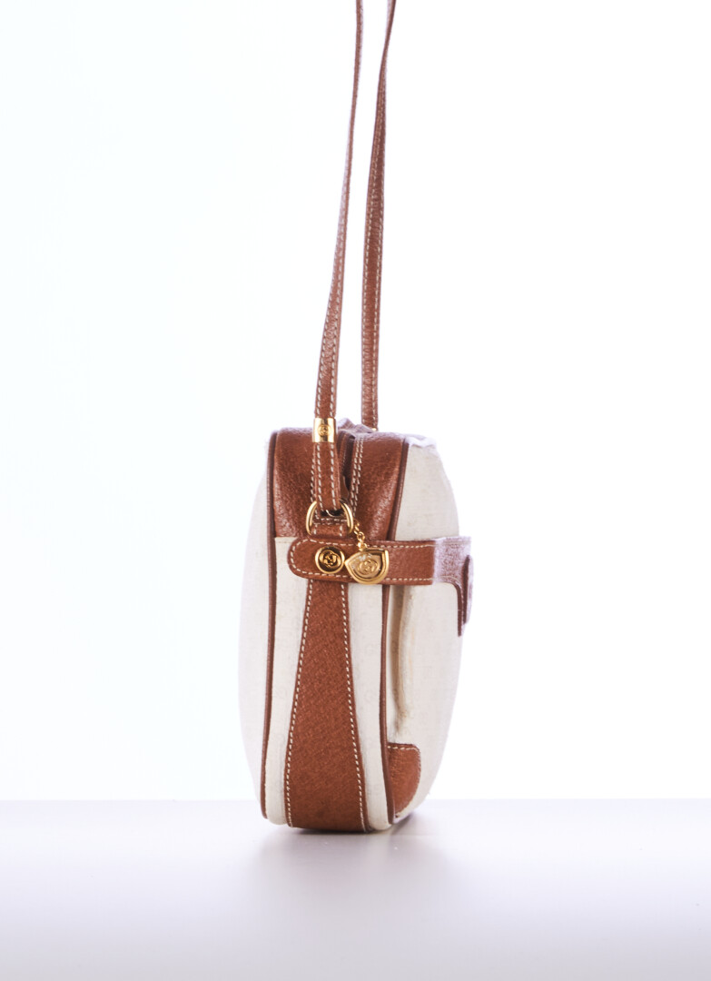Lot 973 - vente 676 - VENTE DE PRESTIGE : MODE VINTAGE - 2021-08-08T20:00 2 Lot 973 - vente 676 - VENTE DE PRESTIGE : MODE VINTAGE - 2021-08-08T20:00 – Image 2